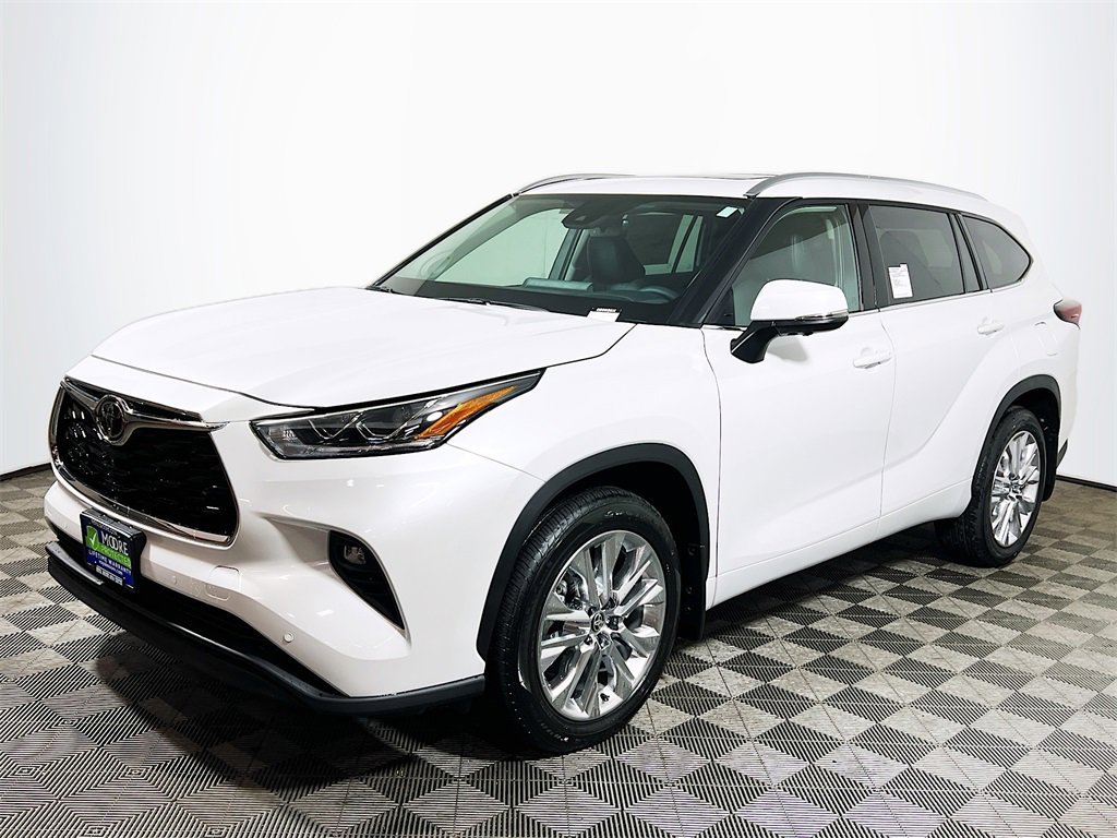 New 2025 Toyota Highlander Limited image 4