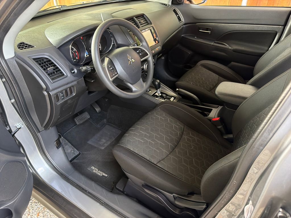 Used 2025 Mitsubishi Outlander Sport ES image 2