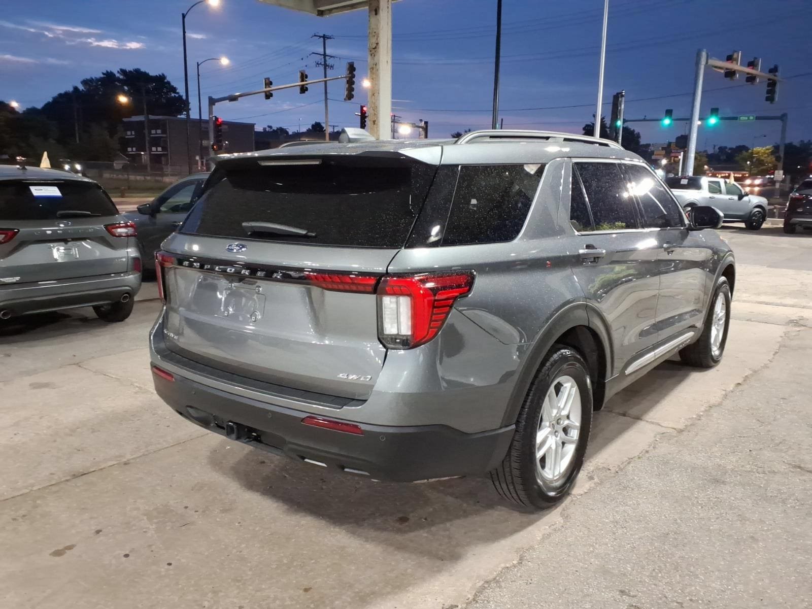 Certified 2025 Ford Explorer Active AWD/4WD image 3
