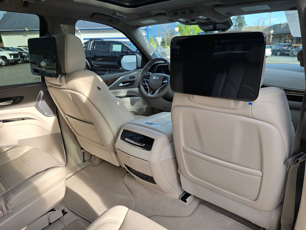 Used 2023 Cadillac Escalade Premium Luxury Platinum w/ LPO, Radiant Package AWD/4WD image 15