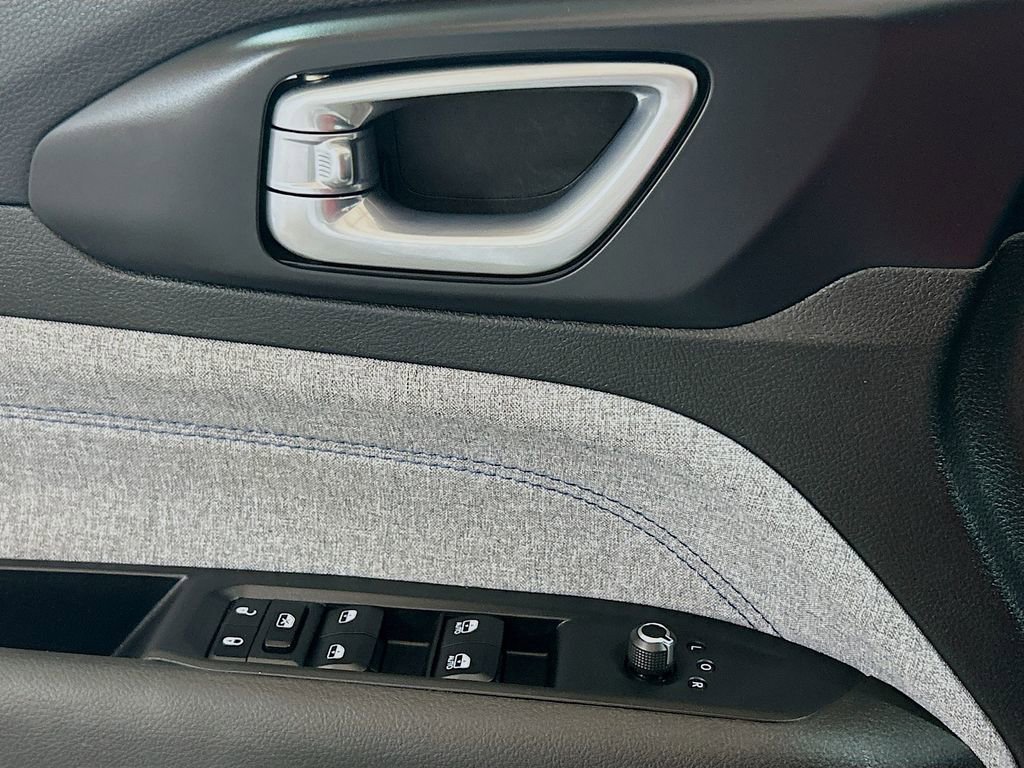 Used 2025 Jeep Compass Latitude image 15