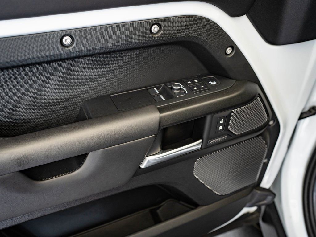 Used 2022 Land Rover Defender 90 V8 image 22