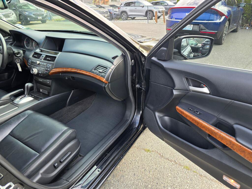 Used 2011 Honda Accord EX-L image 10