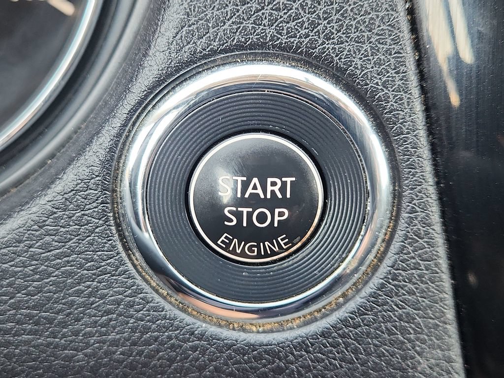 Used 2014 Nissan Rogue SV AWD/4WD image 20