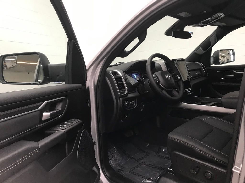New 2026 RAM 1500 4x4 Crew Cab image 12
