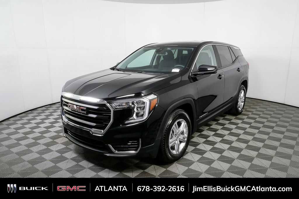 Used 2024 GMC Terrain SLE image 1