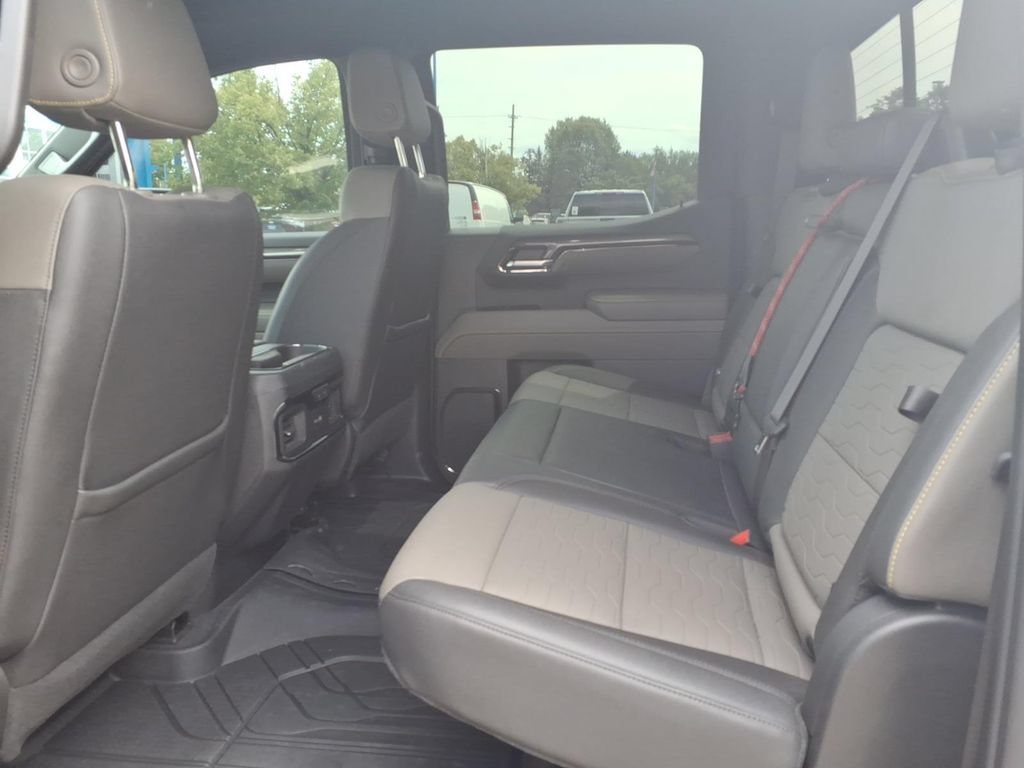 Used 2023 Chevrolet Silverado 1500 ZR2 w/ Technology Package AWD/4WD image 9