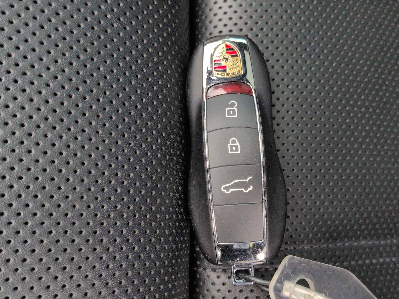 Used 2023 Porsche Macan Turbo image 35