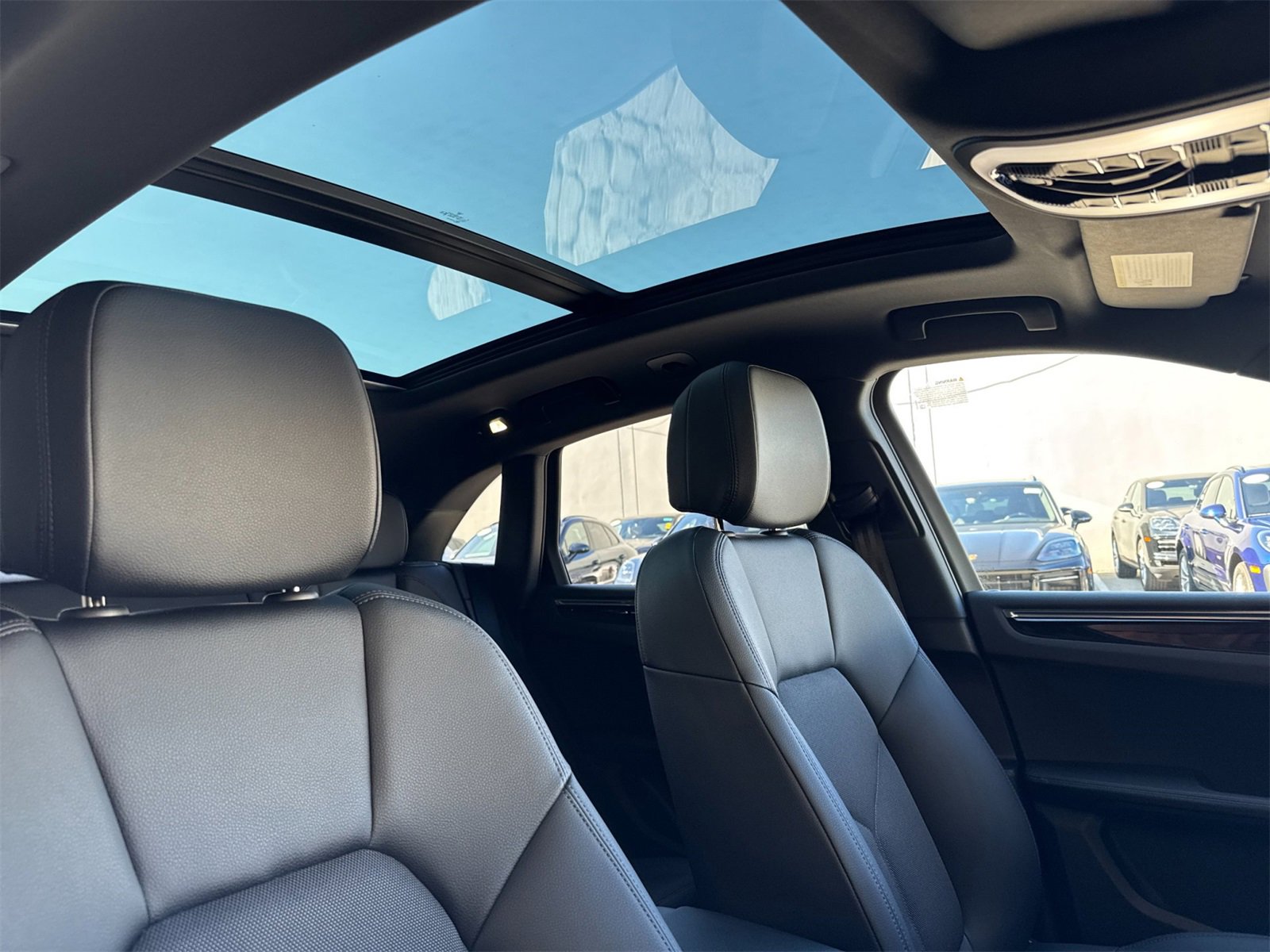 Used 2025 Porsche Macan image 19