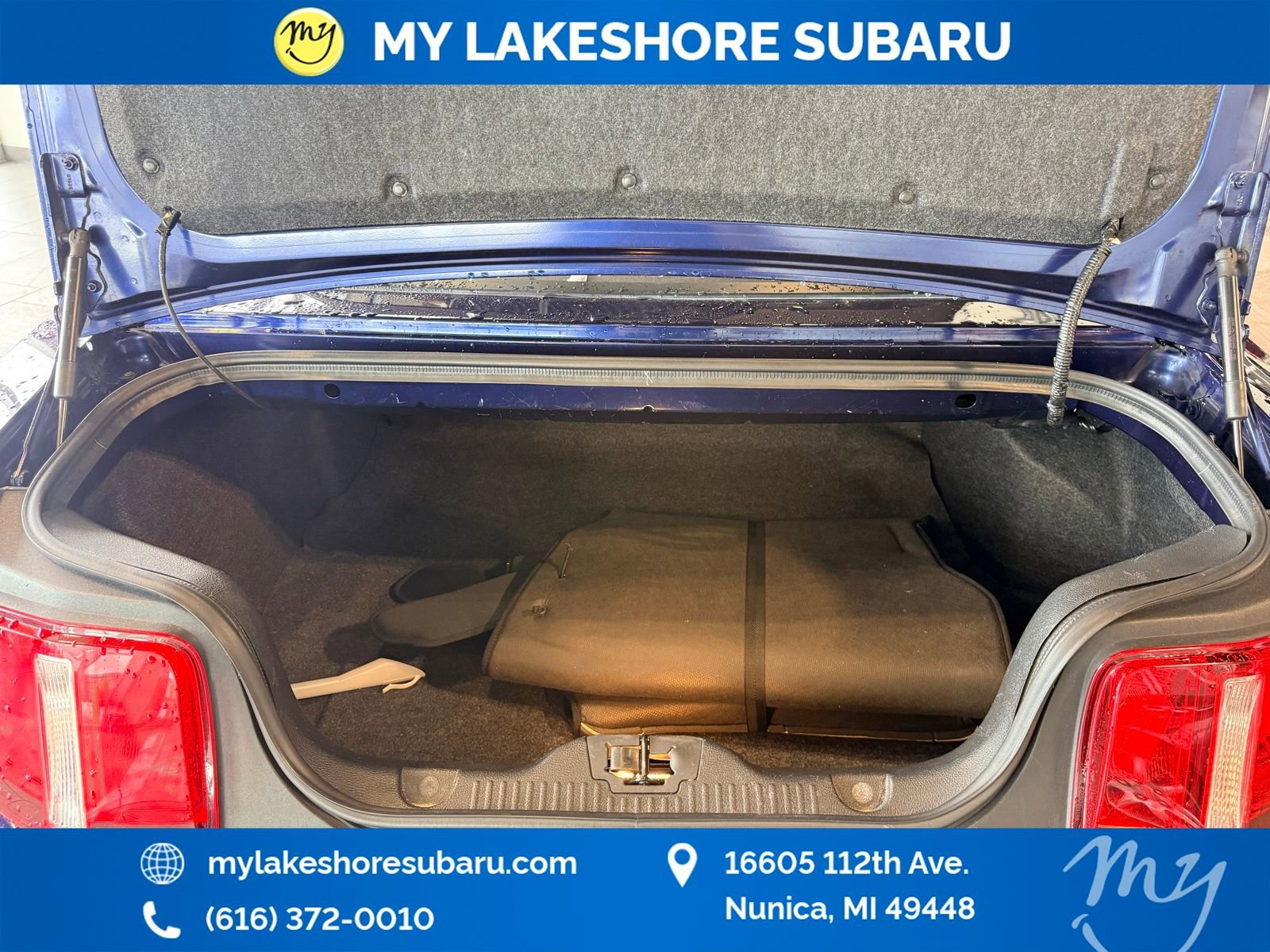 Used 2010 Ford Mustang Convertible image 19