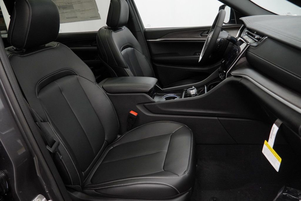 New 2025 Jeep Grand Cherokee L Limited image 37