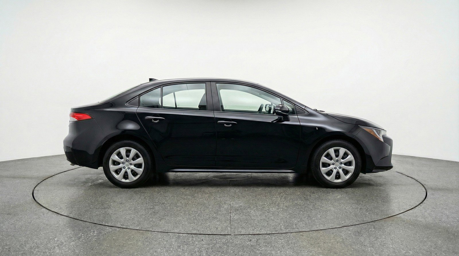 Used 2025 Toyota Corolla LE FWD image 11