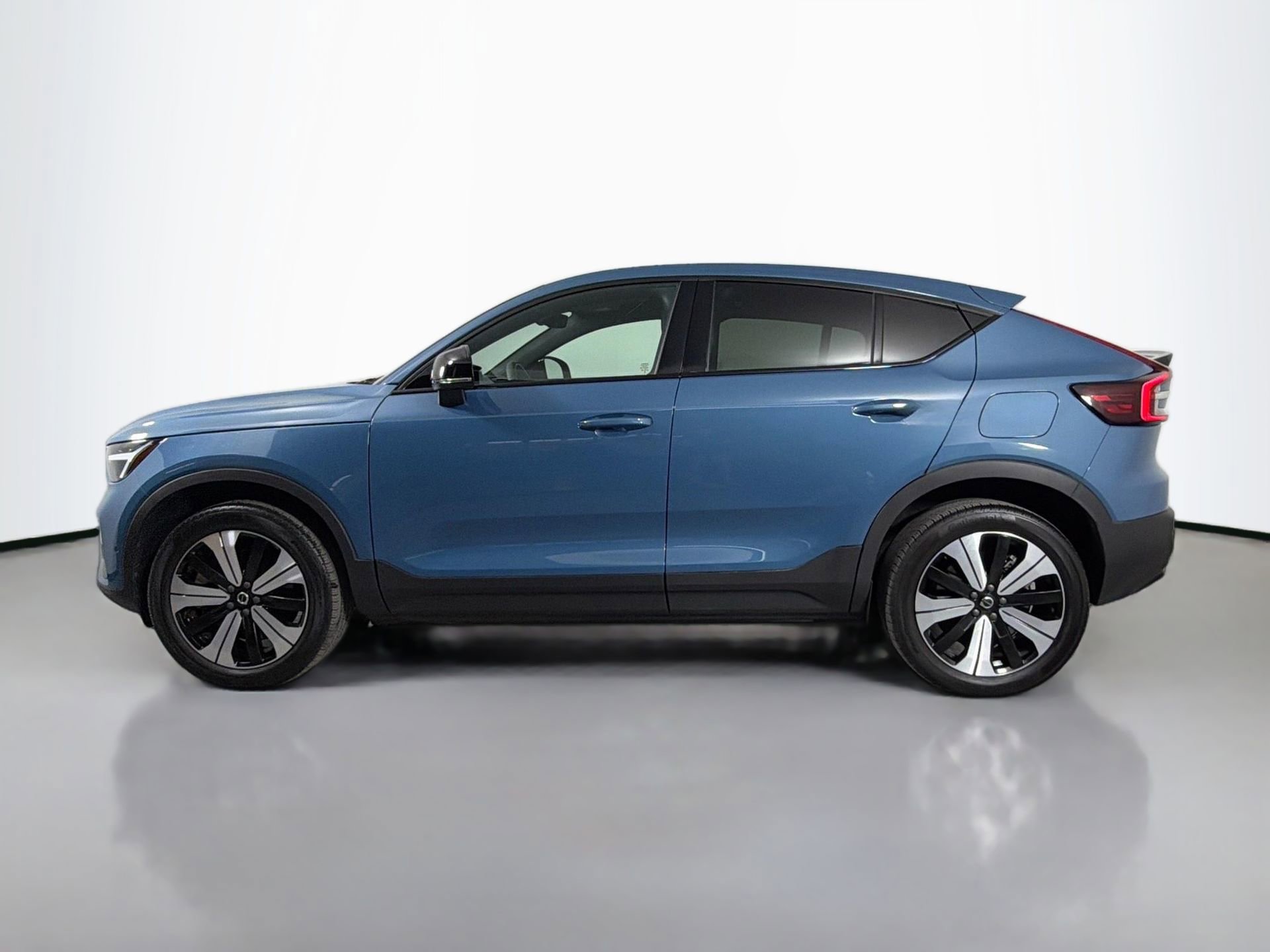 Certified 2023 Volvo C40 P8 Recharge Plus image 9