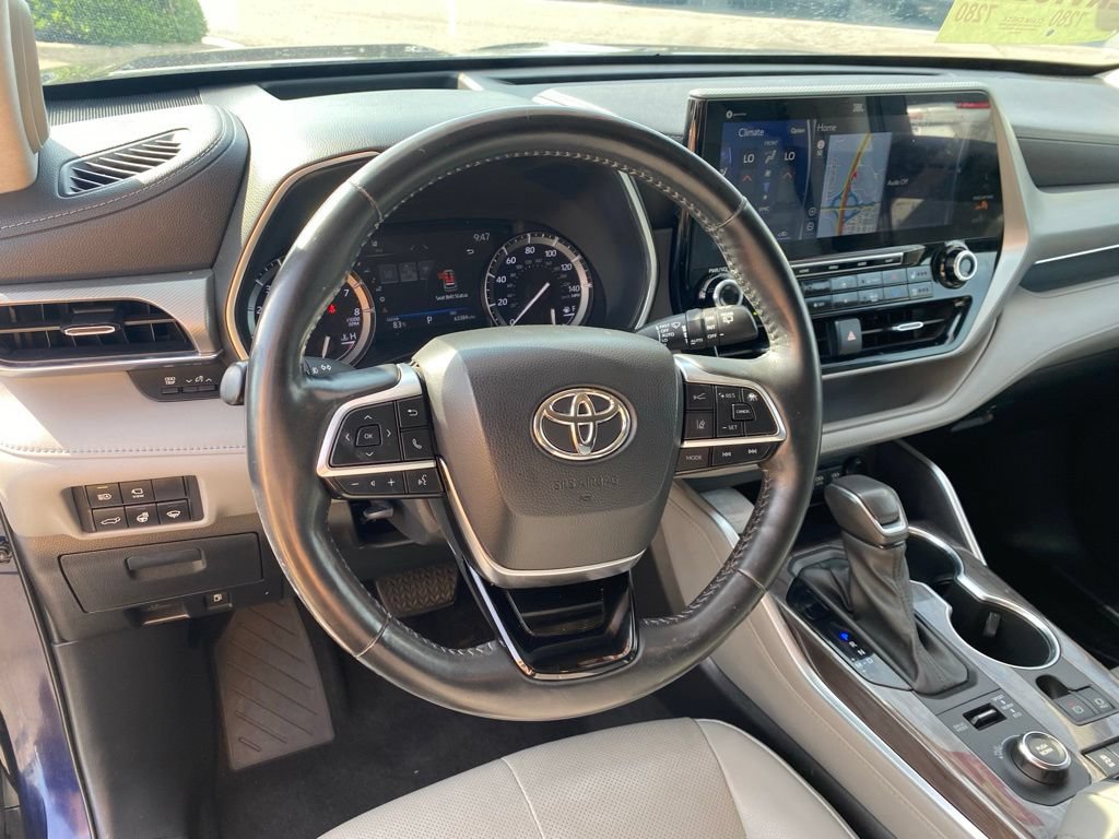 Used 2021 Toyota Highlander Platinum AWD/4WD image 15
