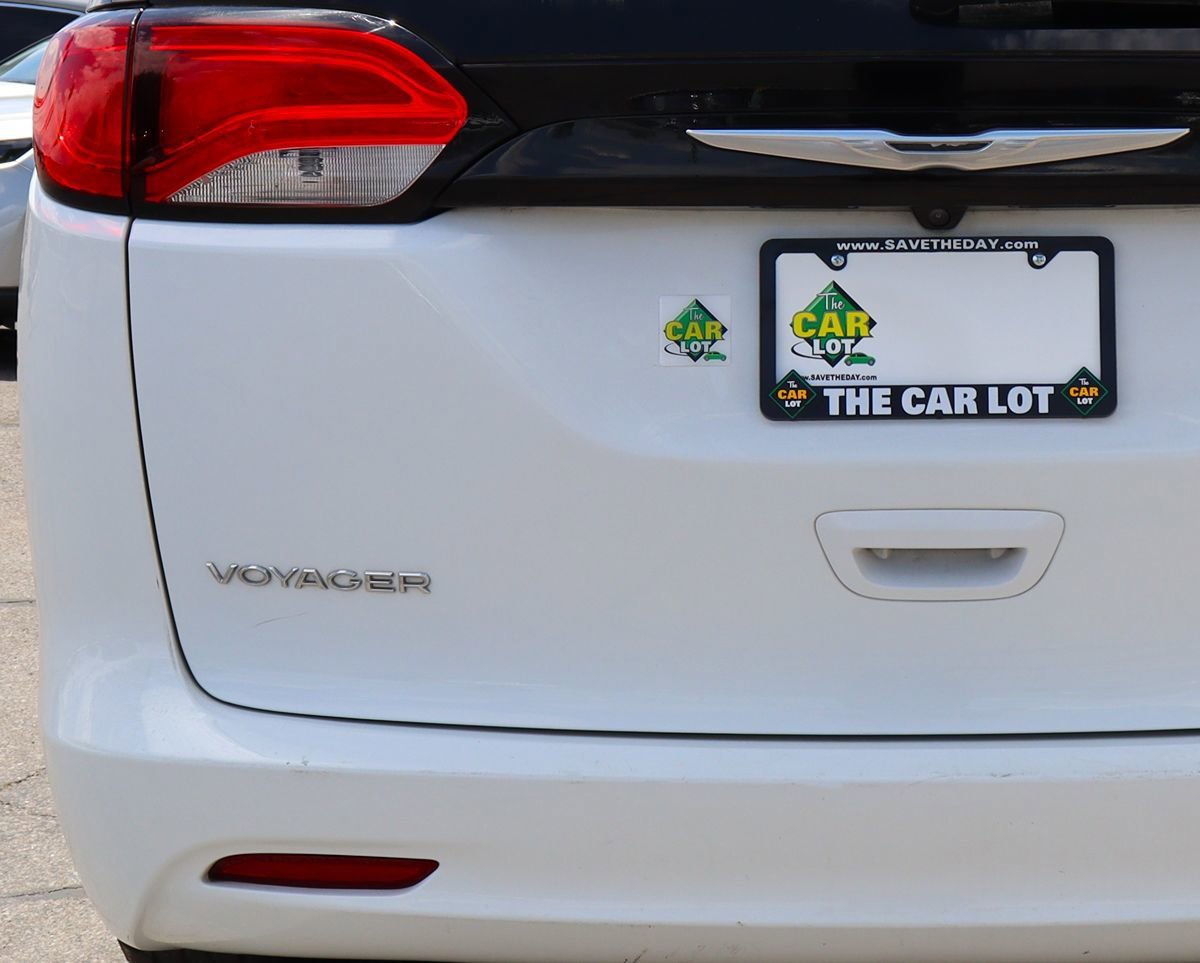 Used 2023 Chrysler Voyager LX FWD image 19