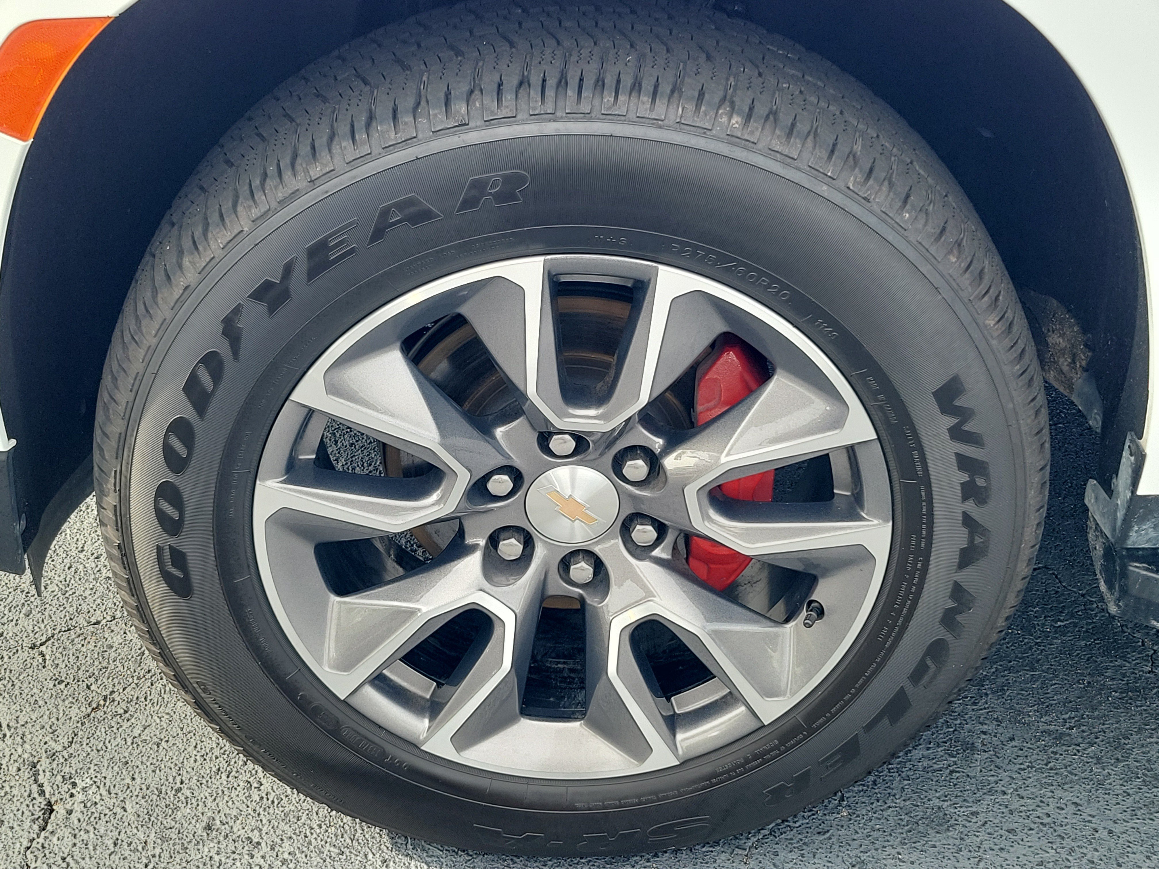 Used 2024 Chevrolet Suburban LT w/ Luxury Package RWD image 7