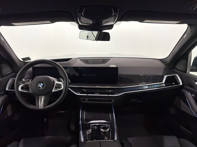 Used 2025 BMW X7 xDrive40i w/ Executive Package image 34
