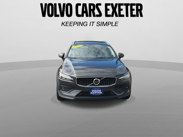 Certified 2025 Volvo V60 B5 Cross Country Plus AWD/4WD image 3