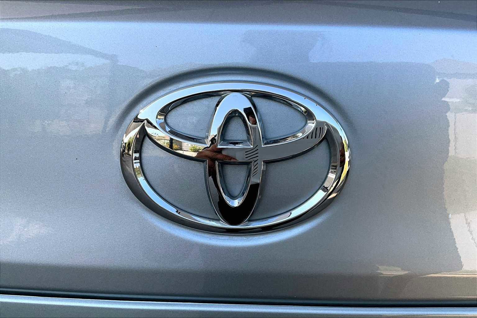 Used 2024 Toyota Corolla Cross LE image 29