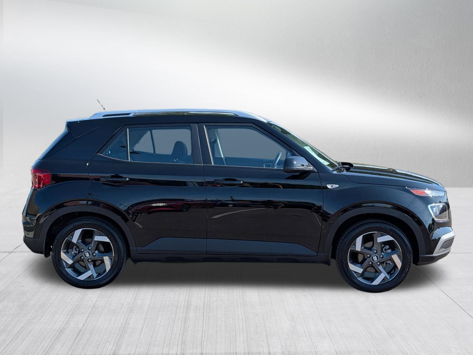 Certified 2026 Hyundai Venue SEL FWD image 8