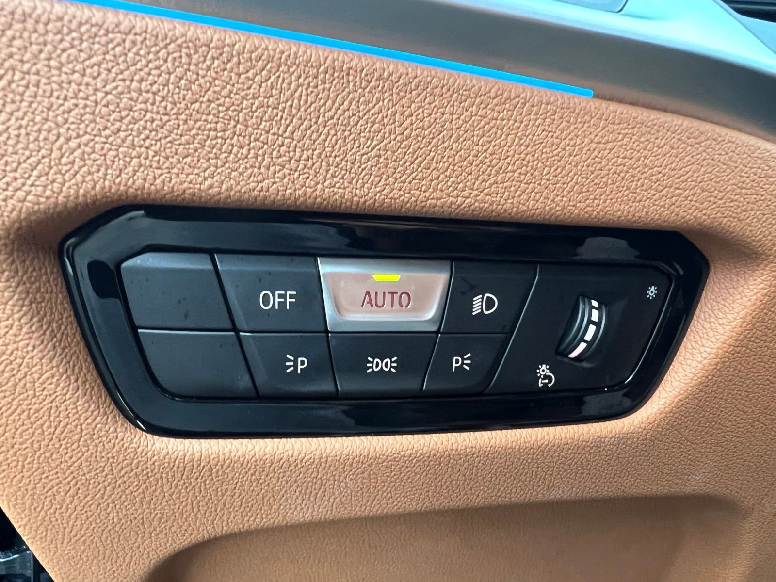 Used 2023 BMW 330e w/ Driving Assistance Package image 37