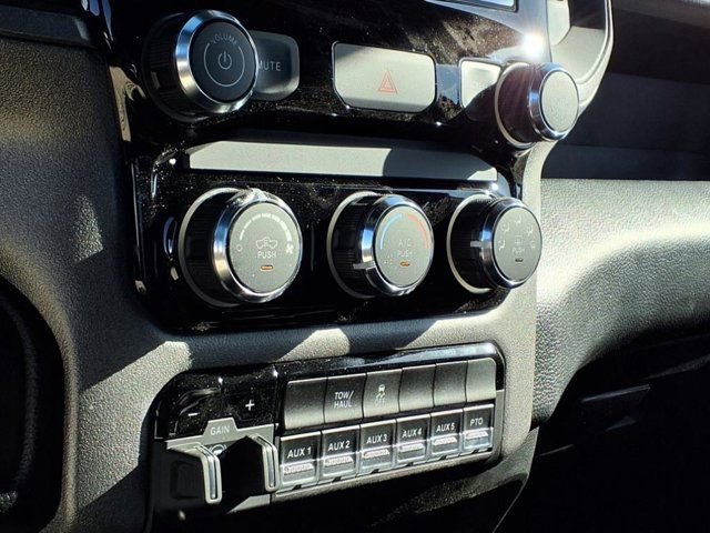 New 2025 RAM 3500 Tradesman AWD/4WD image 9