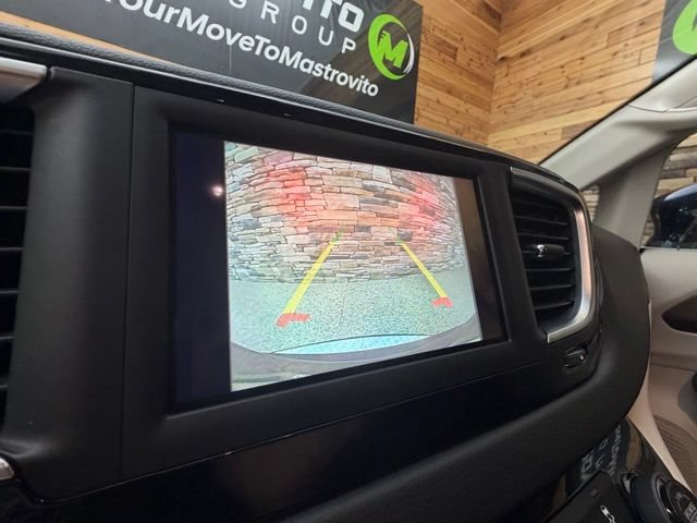 Used 2018 Chrysler Pacifica Touring-L FWD image 25