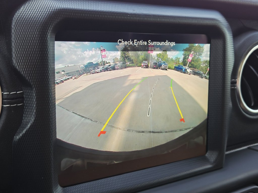 Used 2023 Jeep Wrangler Unlimited Sahara AWD/4WD image 23