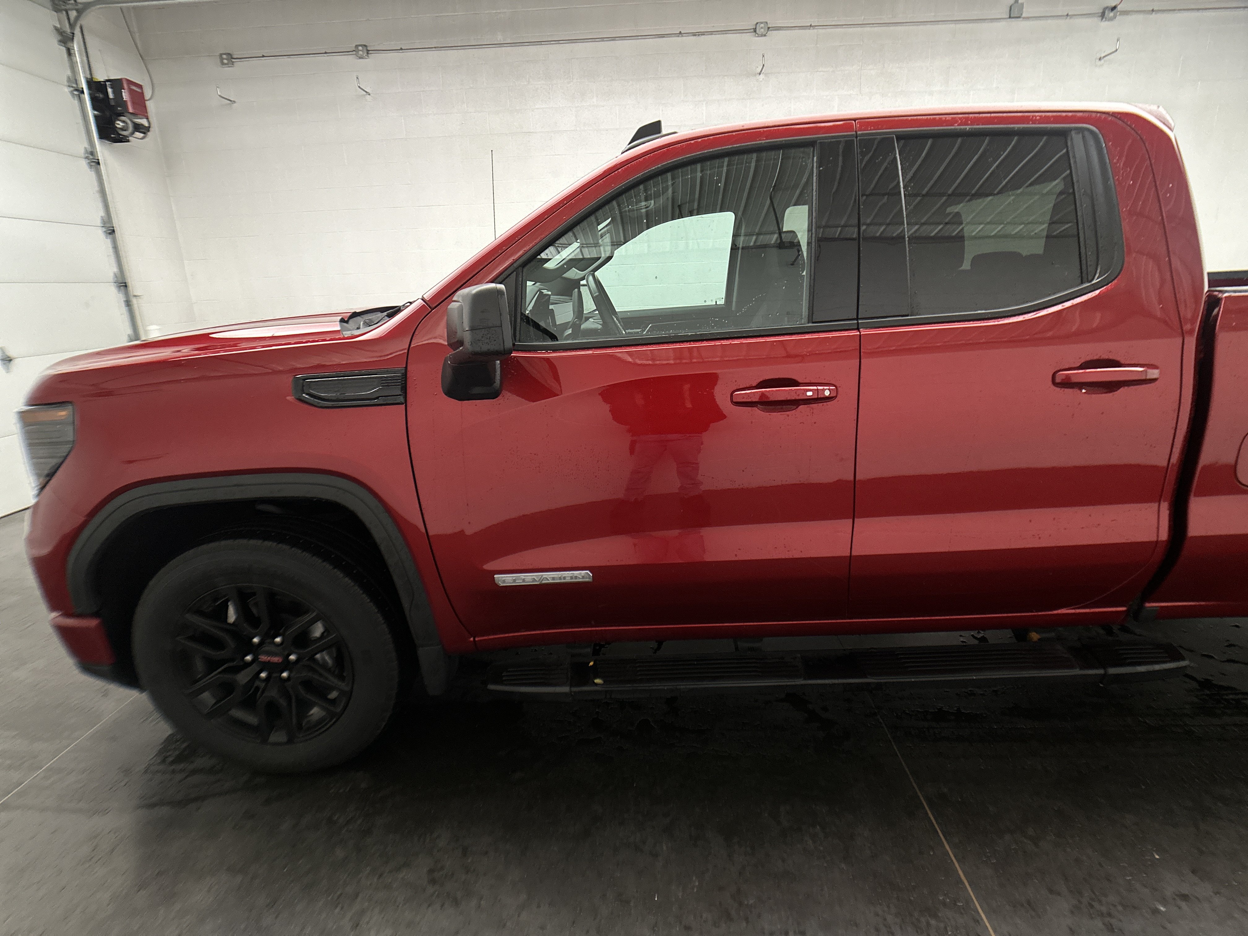 Used 2023 GMC Sierra 1500 Elevation AWD/4WD image 5