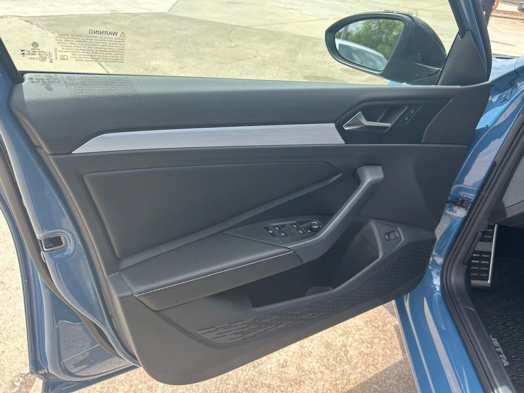 Used 2025 Volkswagen Jetta Sport image 47