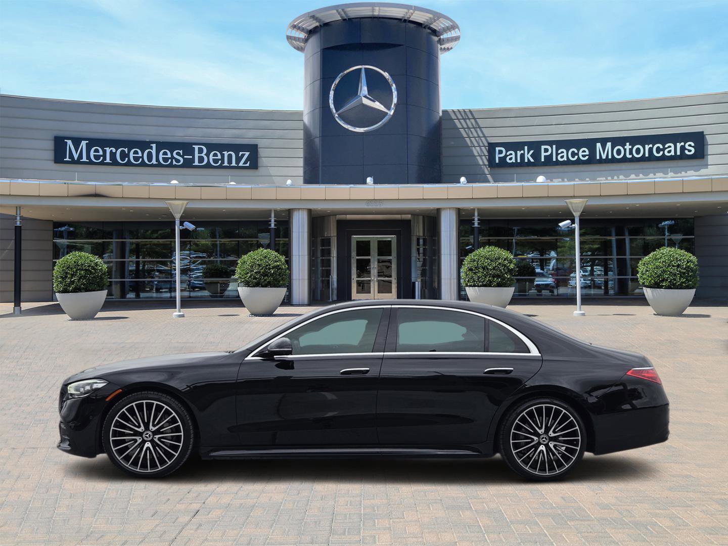 Used 2022 Mercedes-Benz S 580 4MATIC Sedan image 3