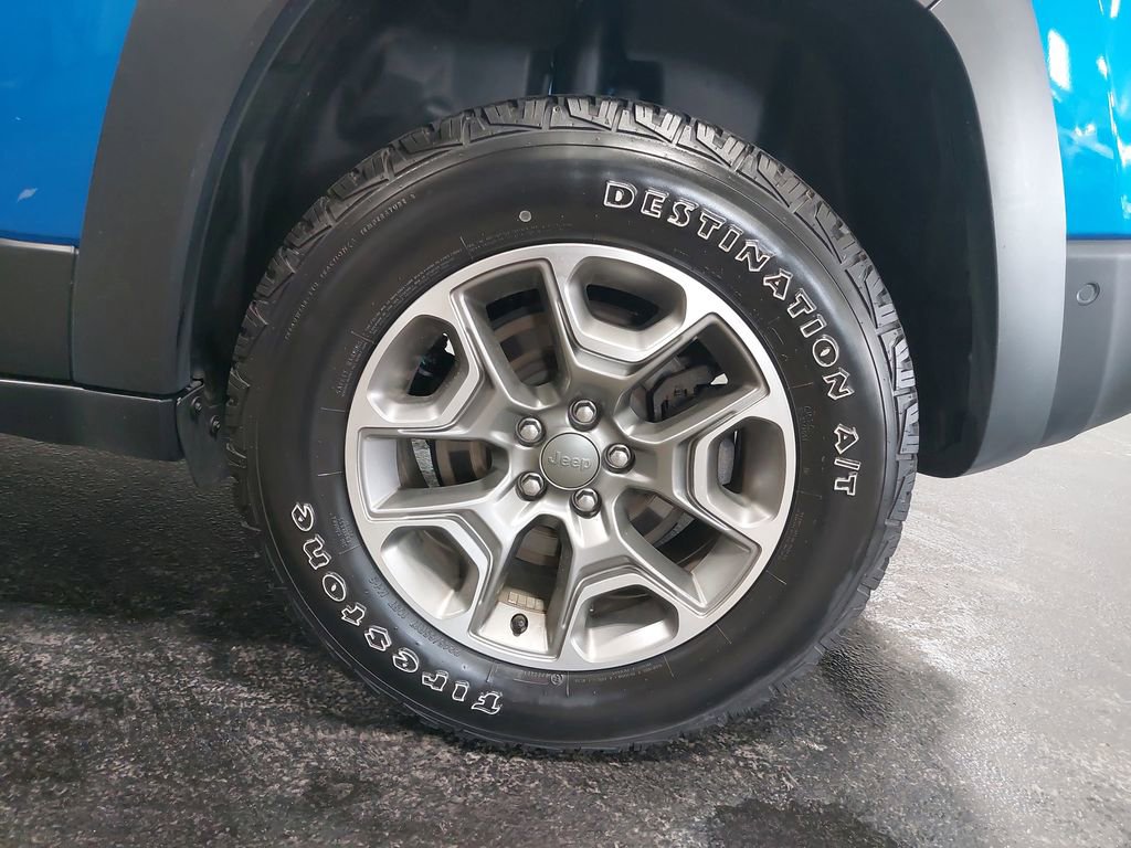 Used 2023 Jeep Cherokee Trailhawk w/ Trailer Tow Group AWD/4WD image 40