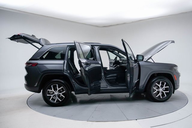 Used 2024 Jeep Grand Cherokee Limited image 13