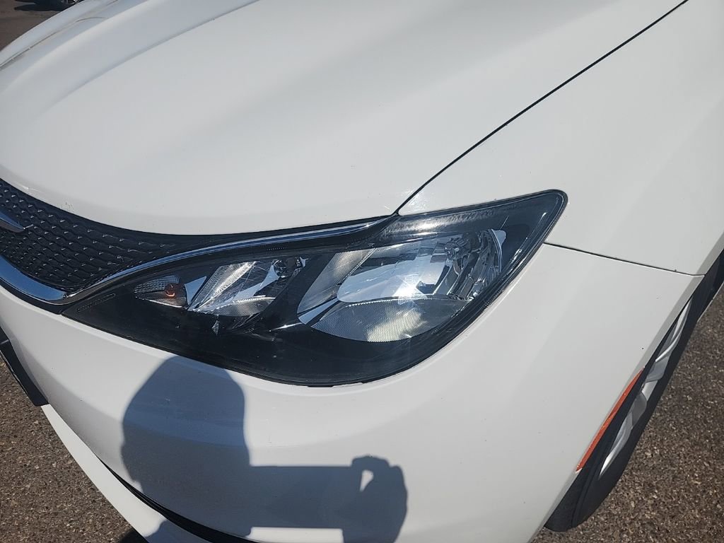 Used 2017 Chrysler Pacifica Touring w/ Tire & Wheel Group image 6