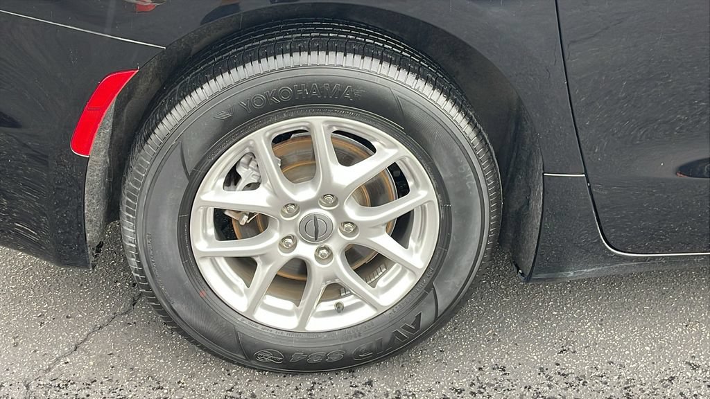 Used 2024 Chrysler Pacifica Touring-L FWD image 7