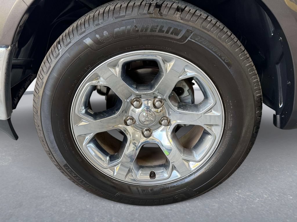 Used 2017 RAM 1500 Laramie AWD/4WD image 3