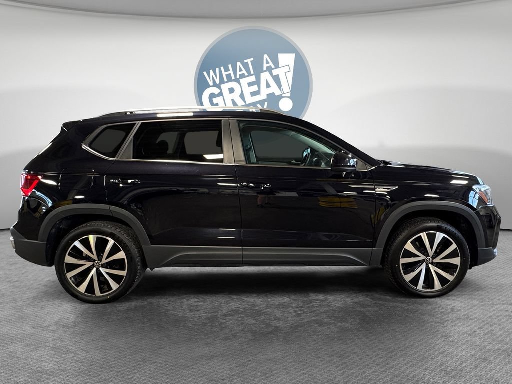 Used 2022 Volkswagen Taos SE AWD/4WD image 2