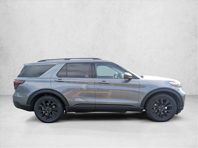 Used 2022 Ford Explorer XLT w/ Equipment Group 202A RWD image 4