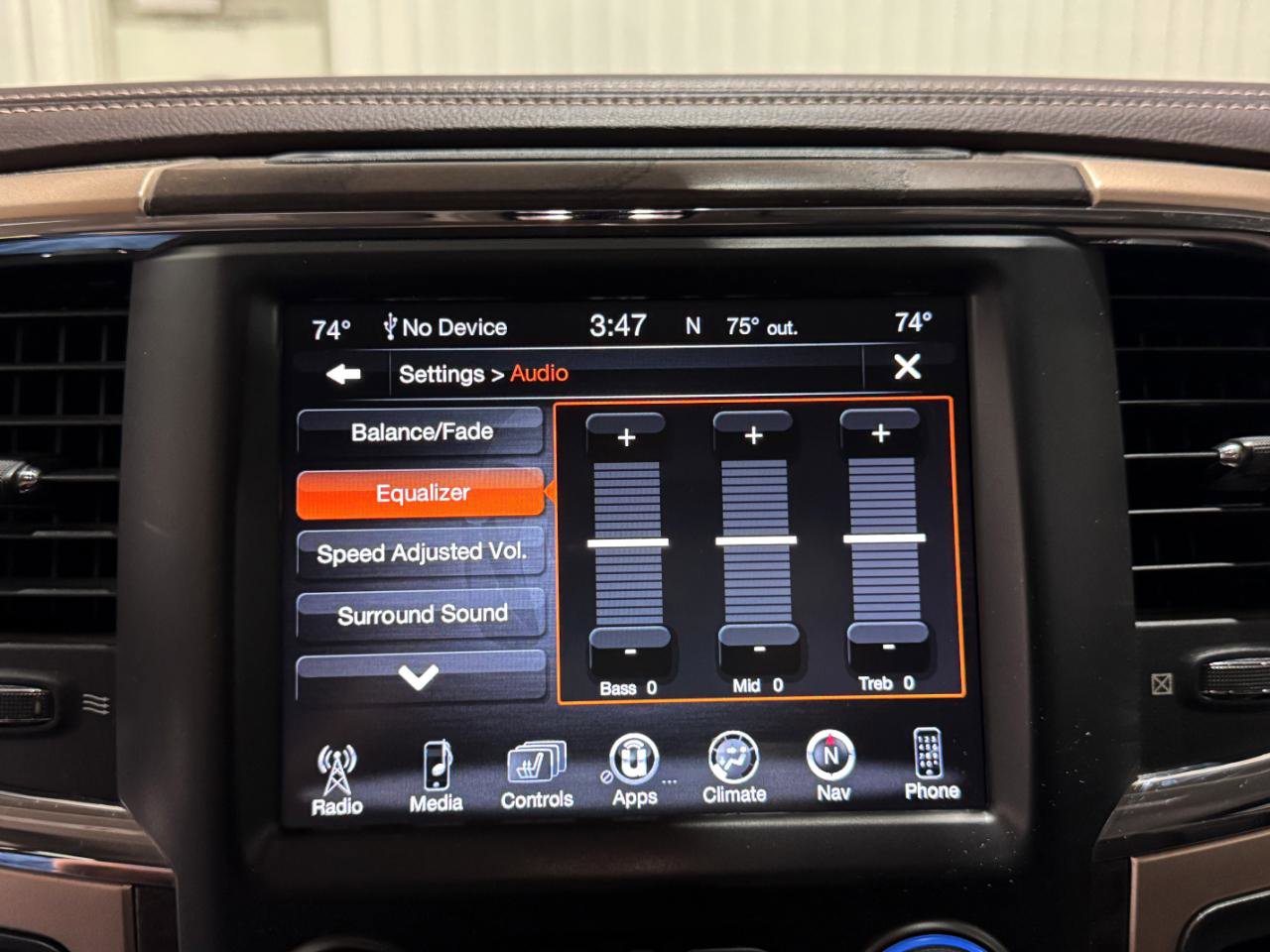 Used 2015 RAM 1500 Laramie Longhorn w/ Convenience Group AWD/4WD image 23