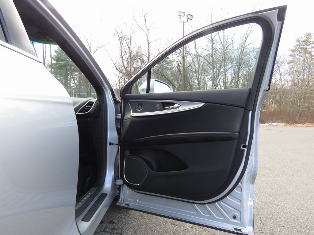 Used 2019 Lincoln Nautilus Reserve image 12