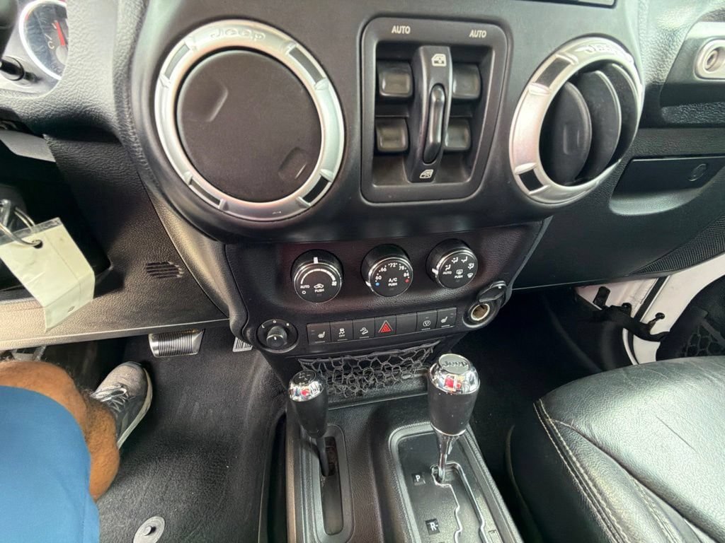 Used 2017 Jeep Wrangler Unlimited Rubicon AWD/4WD image 50