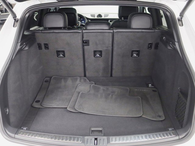 Used 2023 Porsche Macan image 33