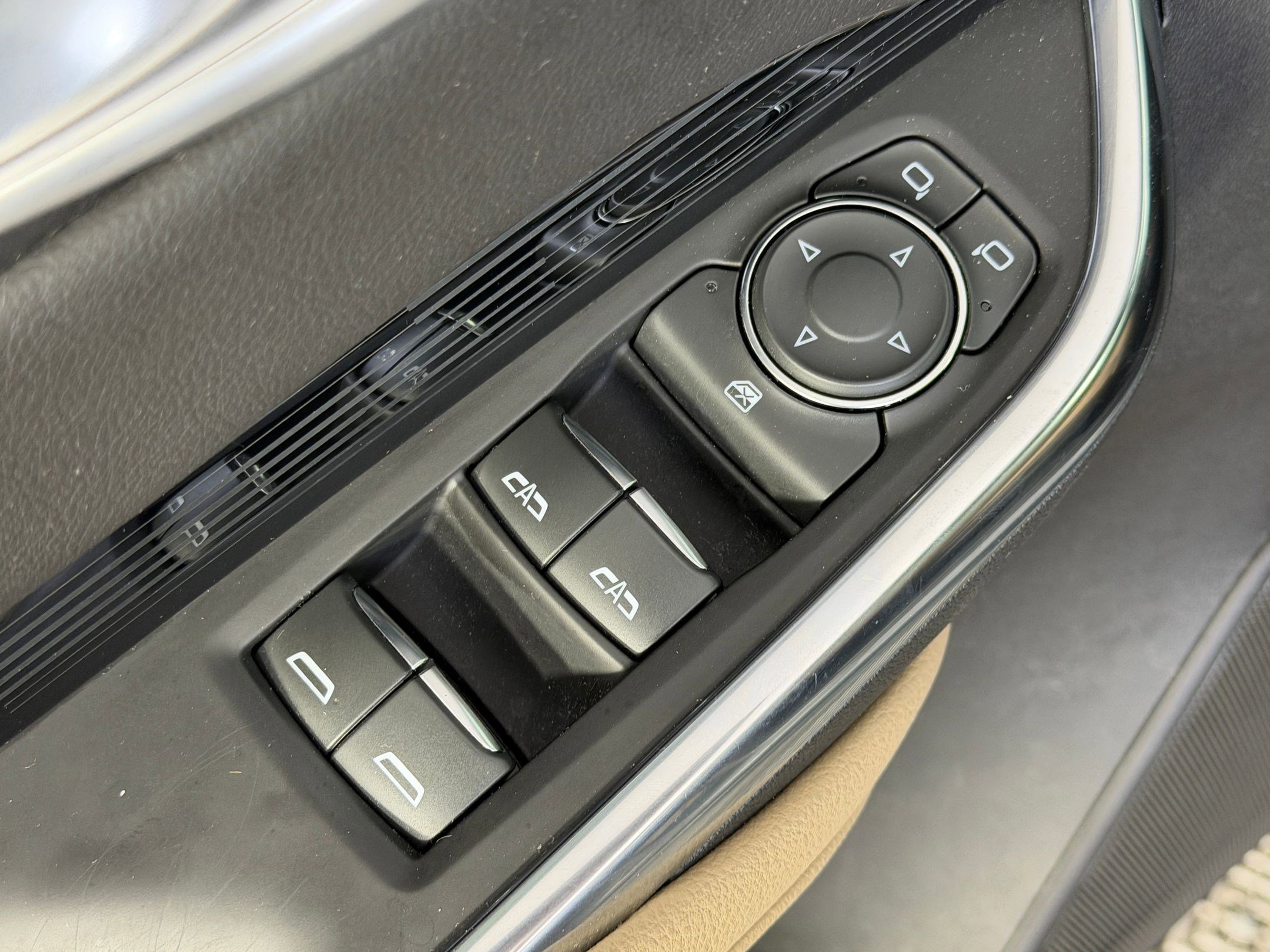 Used 2024 Cadillac XT4 Luxury w/ Cold Weather Package image 12