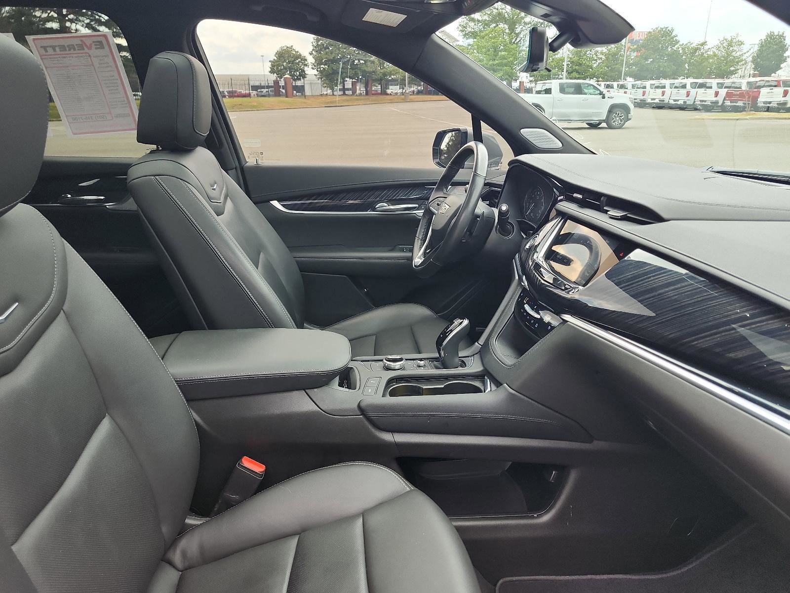 Used 2023 Cadillac XT6 Premium Luxury w/ Technology Package image 8