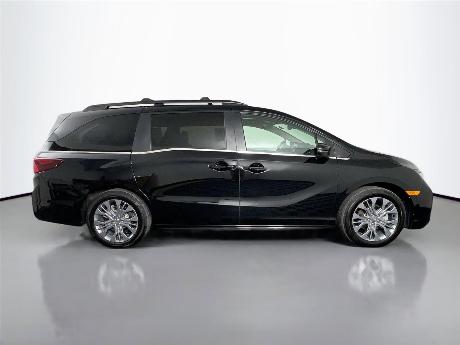 Used 2025 Honda Odyssey Touring image 7