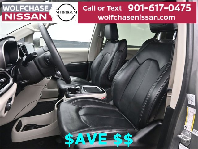 Used 2022 Chrysler Pacifica Touring-L image 18