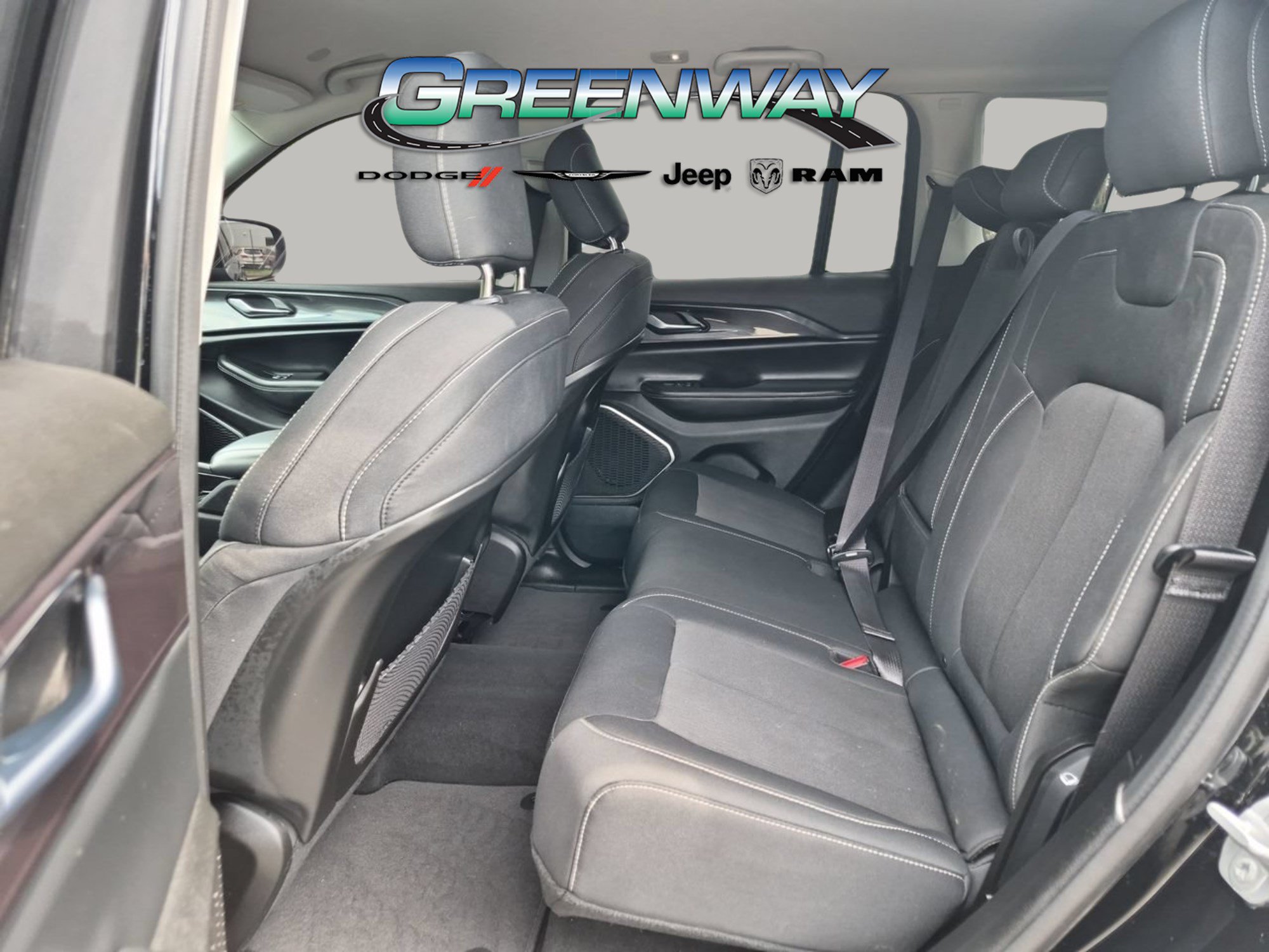 Used 2022 Jeep Grand Cherokee Laredo w/ Luxury Tech Group I AWD/4WD image 14
