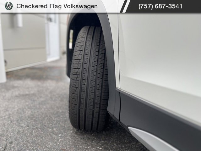 New 2025 Volkswagen Tiguan SE image 13