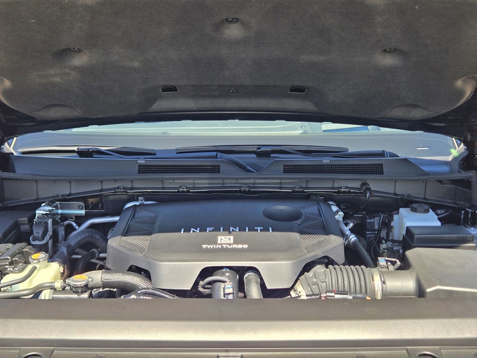 Used 2025 INFINITI QX80 Sensory image 10