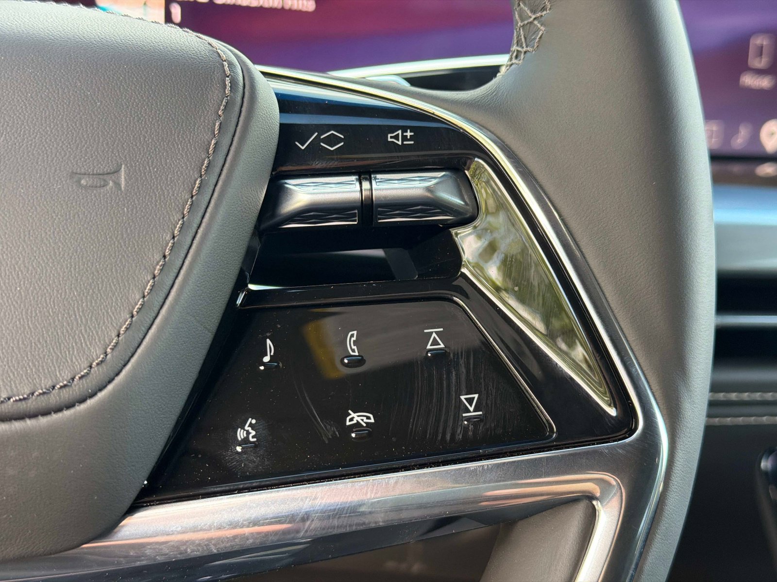 Used 2026 Cadillac Escalade ESV Platinum Sport w/ LPO, ONYX Package image 57